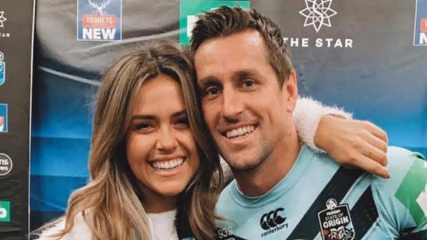 Mitchell Pearce og kæresten Kristin Scotts bryllup er blevet aflyst, da Newcastle Knights-stjernen er havnet i en sexskandale.