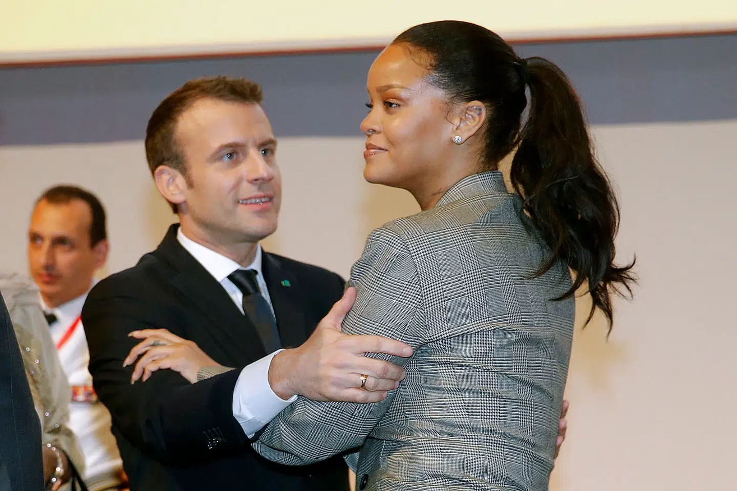 Rihanna med den franske præsident Emmanuel Macron i februar 2018.