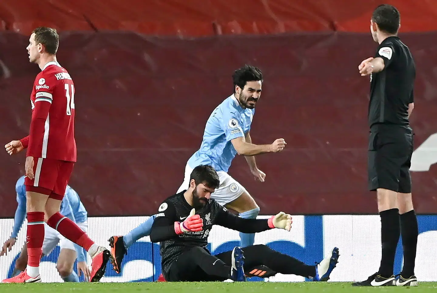 Gündogan scorer til 2-1 efter et drop af Alisson.