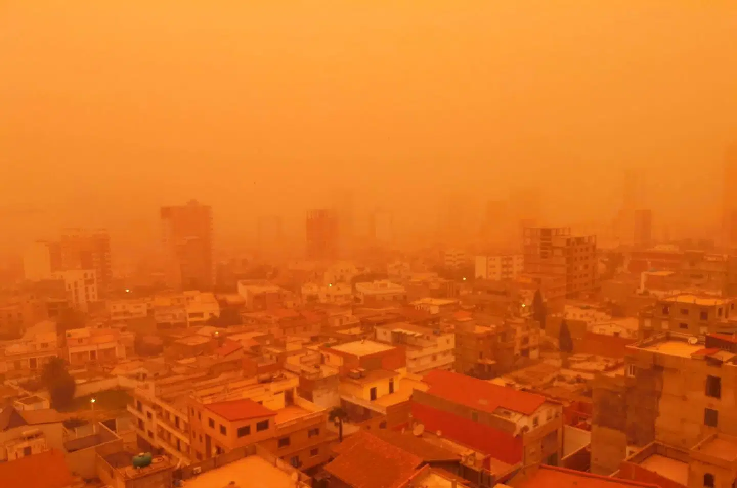 Byen Oran i Algeriet var forleden fuldstændig indhyllet af støv fra Sahara.