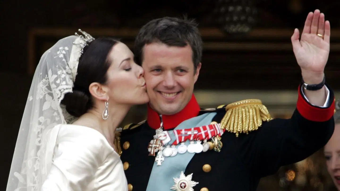 Efter mere end et års hemmelighedskræmmeri og en efterfølgende forlovelse fik Frederik endelig sin Mary 14. maj 2004.