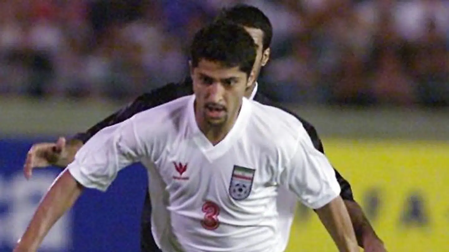 Minavand i en landskamp for Iran i 2002.