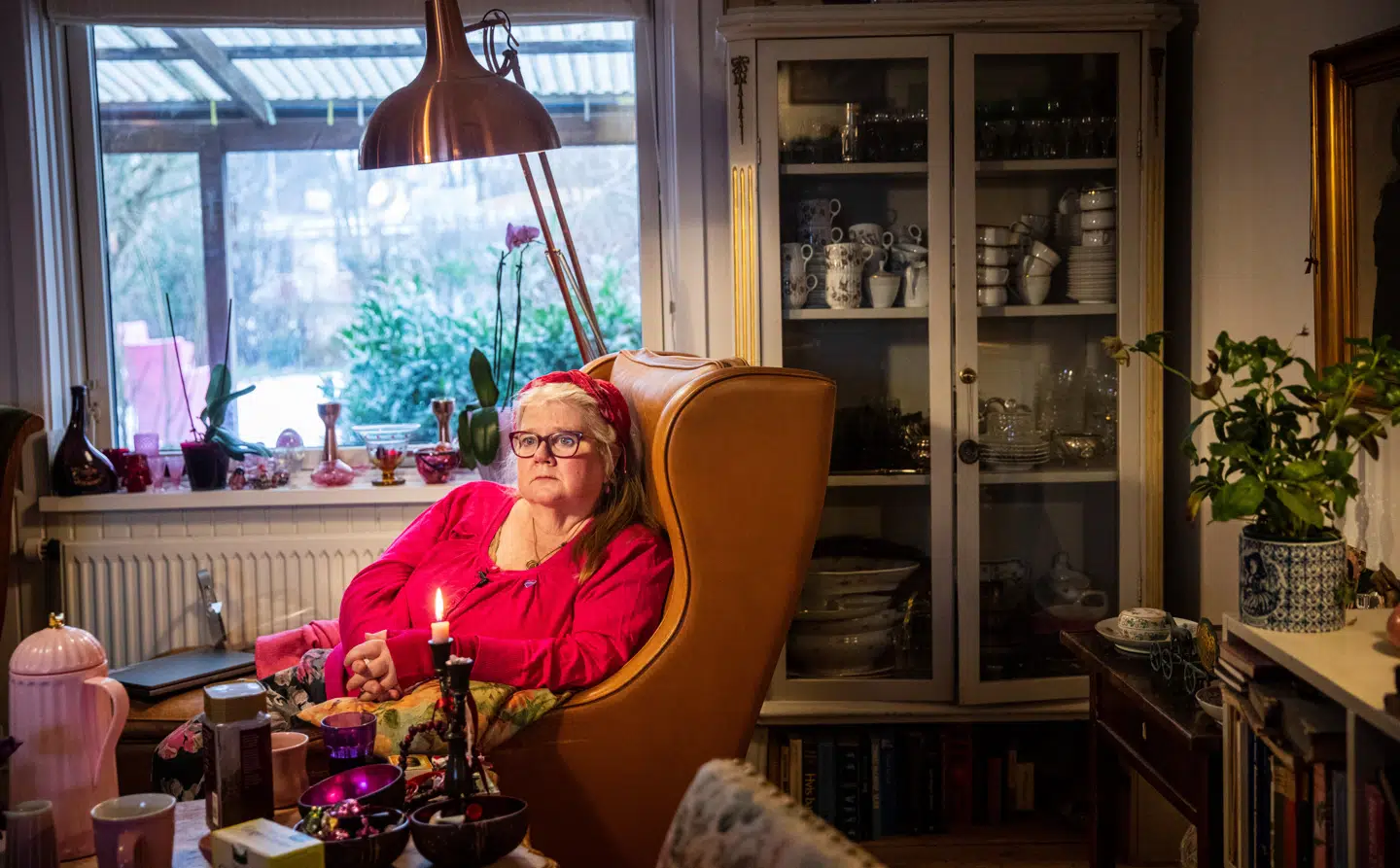Lillan er i sorg over tabet af sin mand Henning. Foto: Nicolai Linares/Byrd.