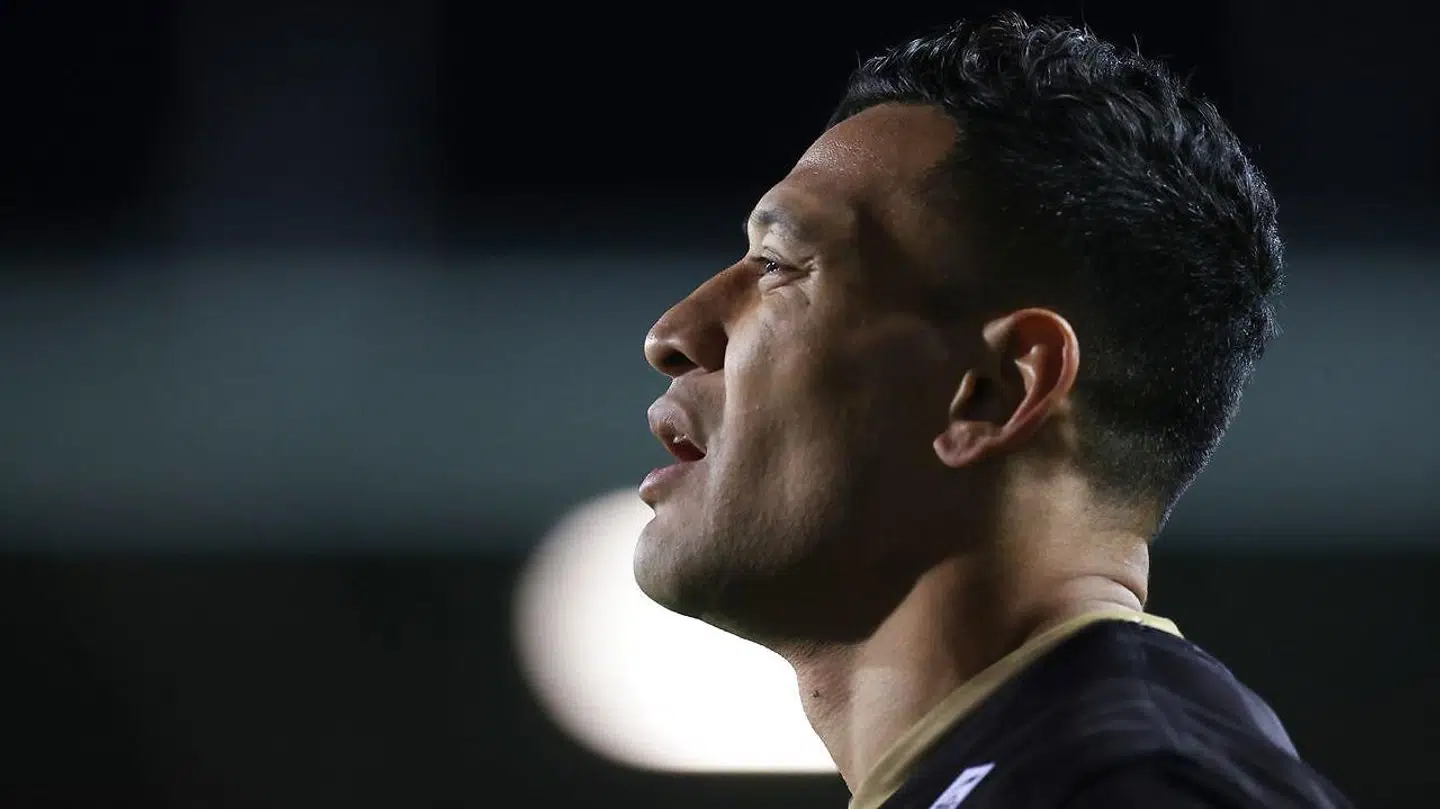 Den kontroversielle australske rygby-spiller Israel Folau fik en varm velkomst i sin nye klub.