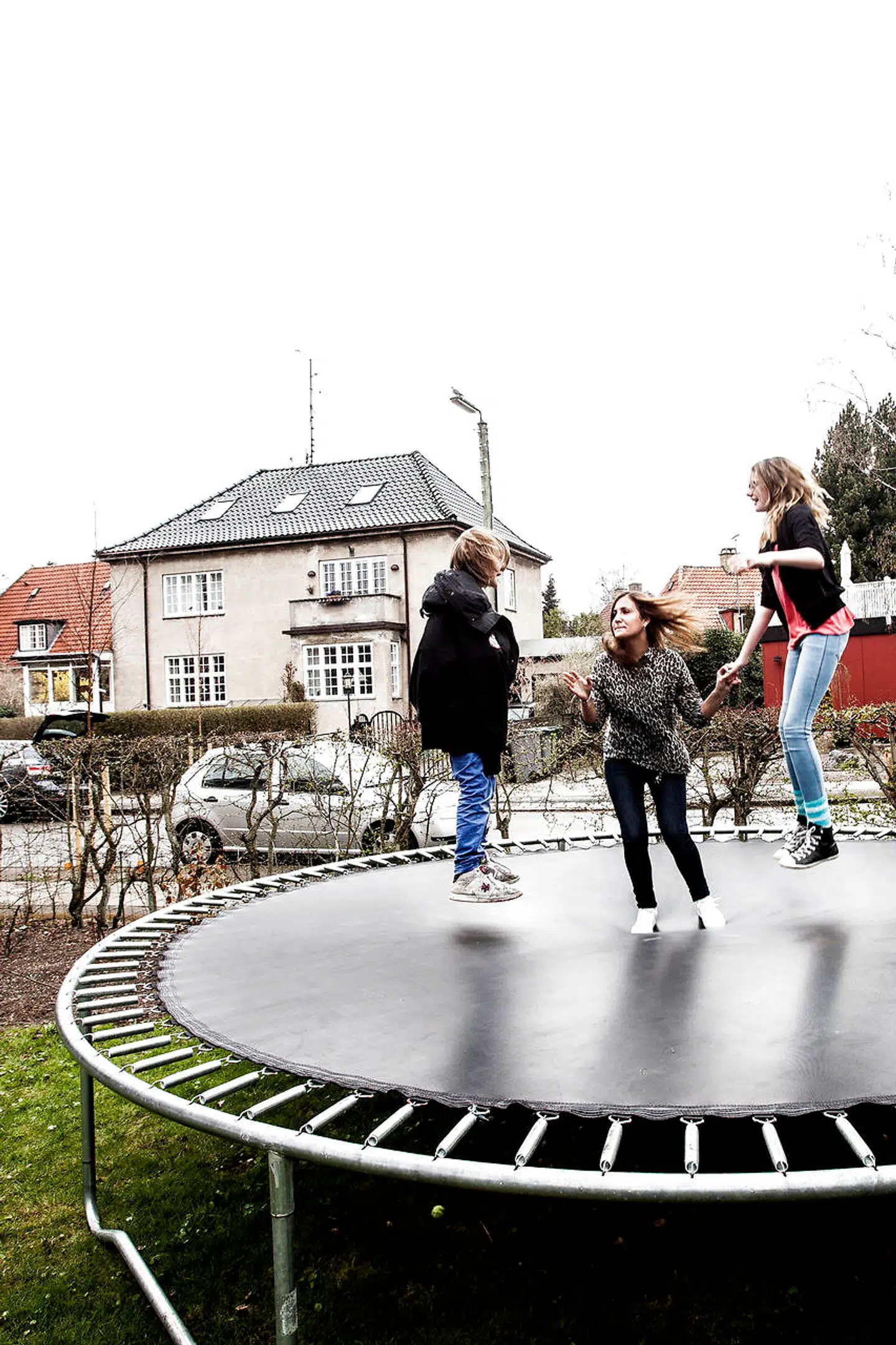 Der er penge at spare på trampoliner, mens frosten stradig bider.