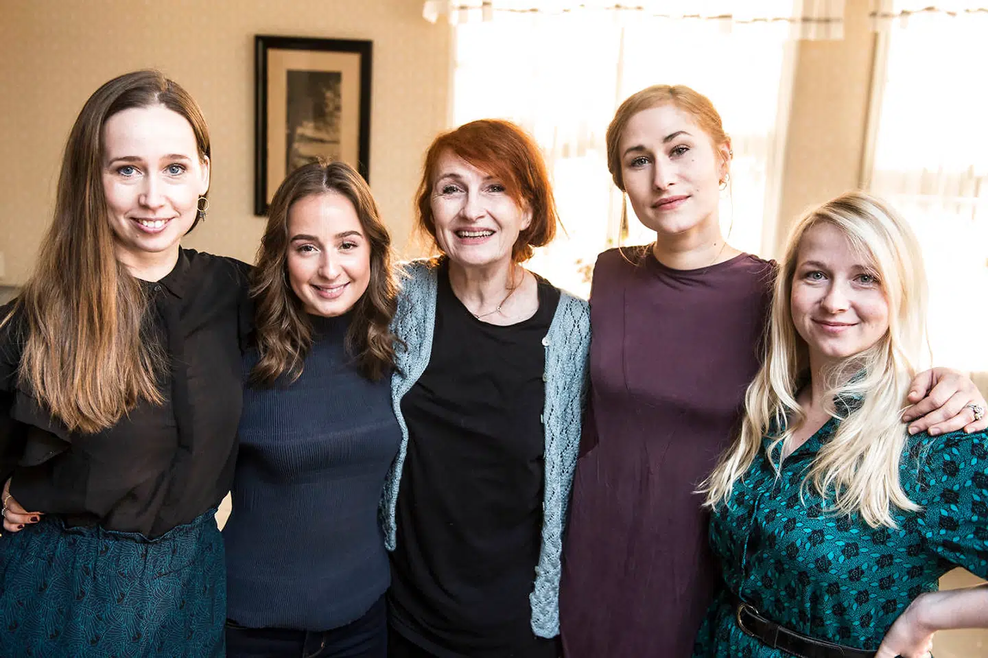 Ulla Vejby (Længst til venstre, red.) med 'Badehotellet'-kollagerene Merete Mærkedahl, Mia Helene Højgaard, Bodil Jørgensen, Rosalinde Mynster. Sidstnævnte er ikke længere med i serien.