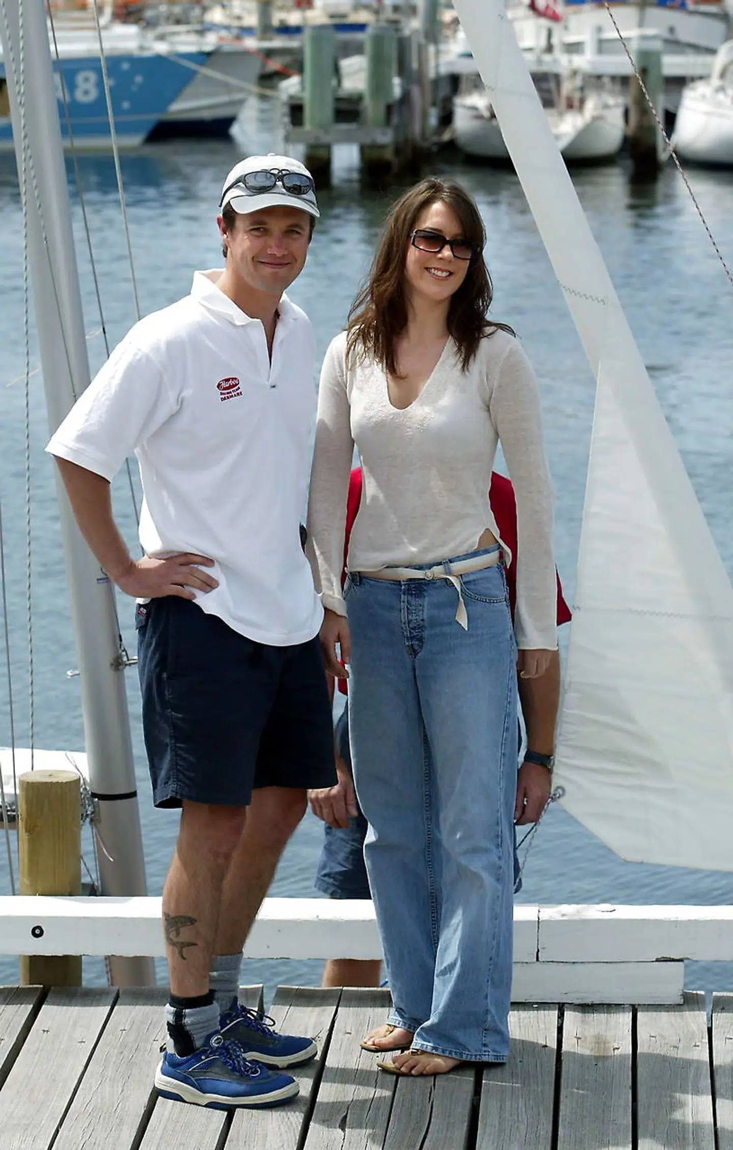 En meget afslappet kronprins Frederik og Mary Donaldson på havnen i Hobart.