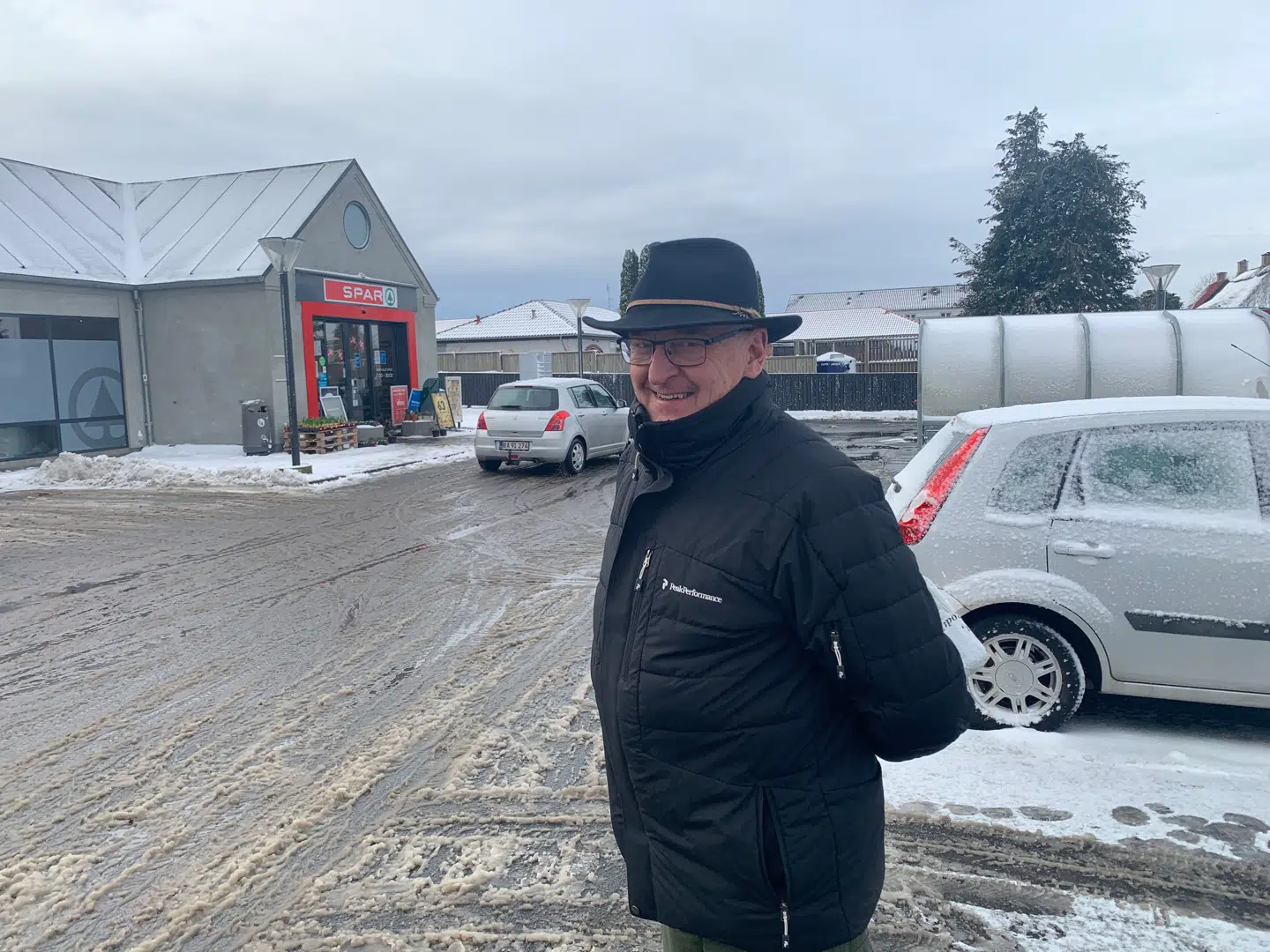 Lars Nielsen mener som så mange andre på Thurø, at det er at gå for vidt at indgive politianmeldelse for brud på forsamlingsforbuddet.Foto: Jens Anton Havskov