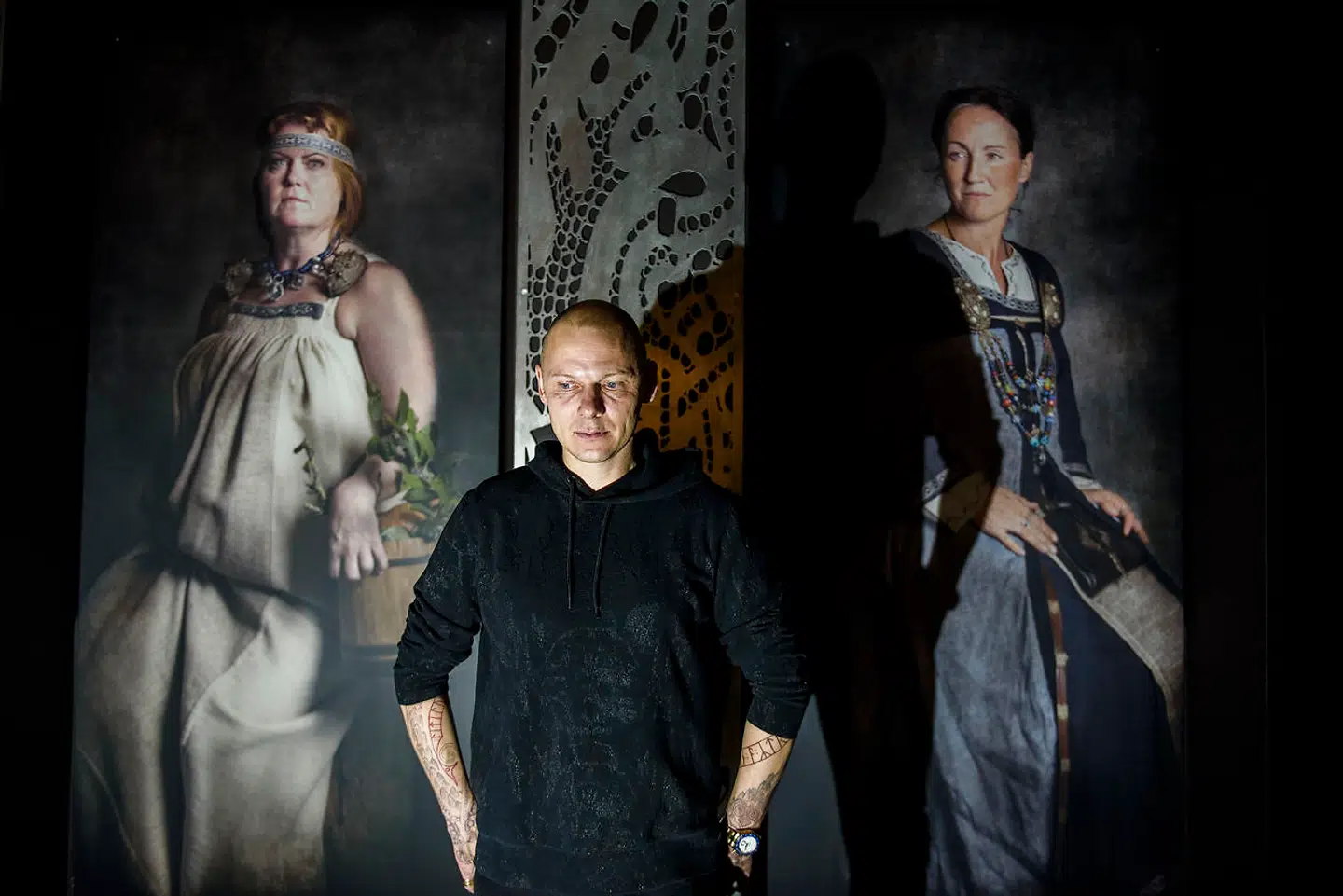 Jim Lyngvild har samarbejdet med Nationalmuseet. Her et mandehoved med kopi af et guldsmykke fundet i Tyskland.