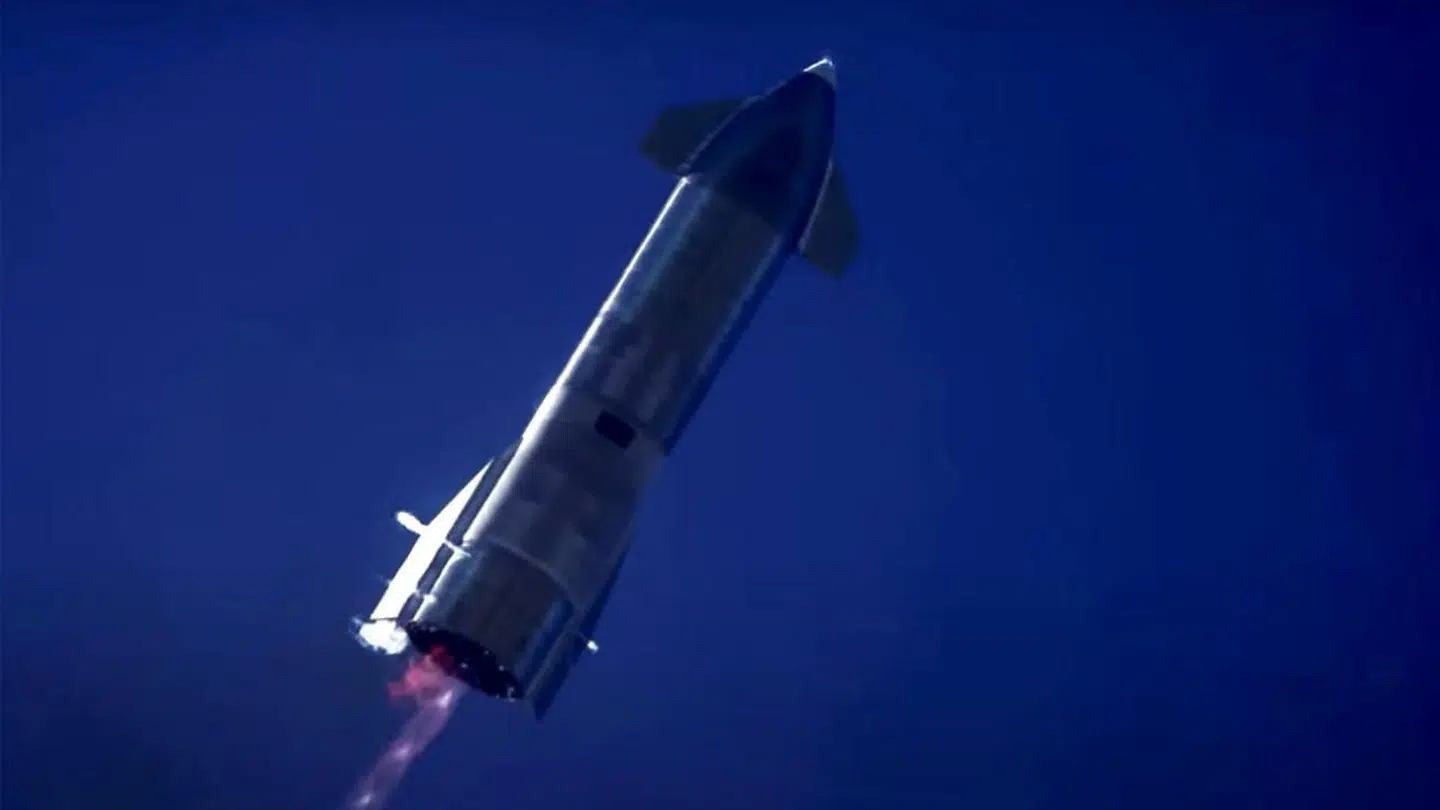 Prøveaffyring af ny type raket fra SpaceX gik fint frem til landing, hvor raketten eksploderede.