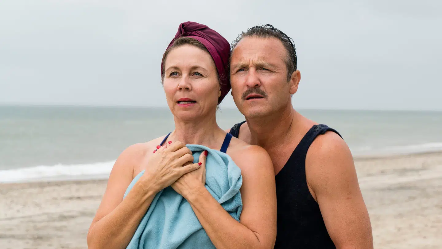 Lars Ranthe og Anne Louise Hassing i 'Badethotellet' som Hr. og fru Madsen.