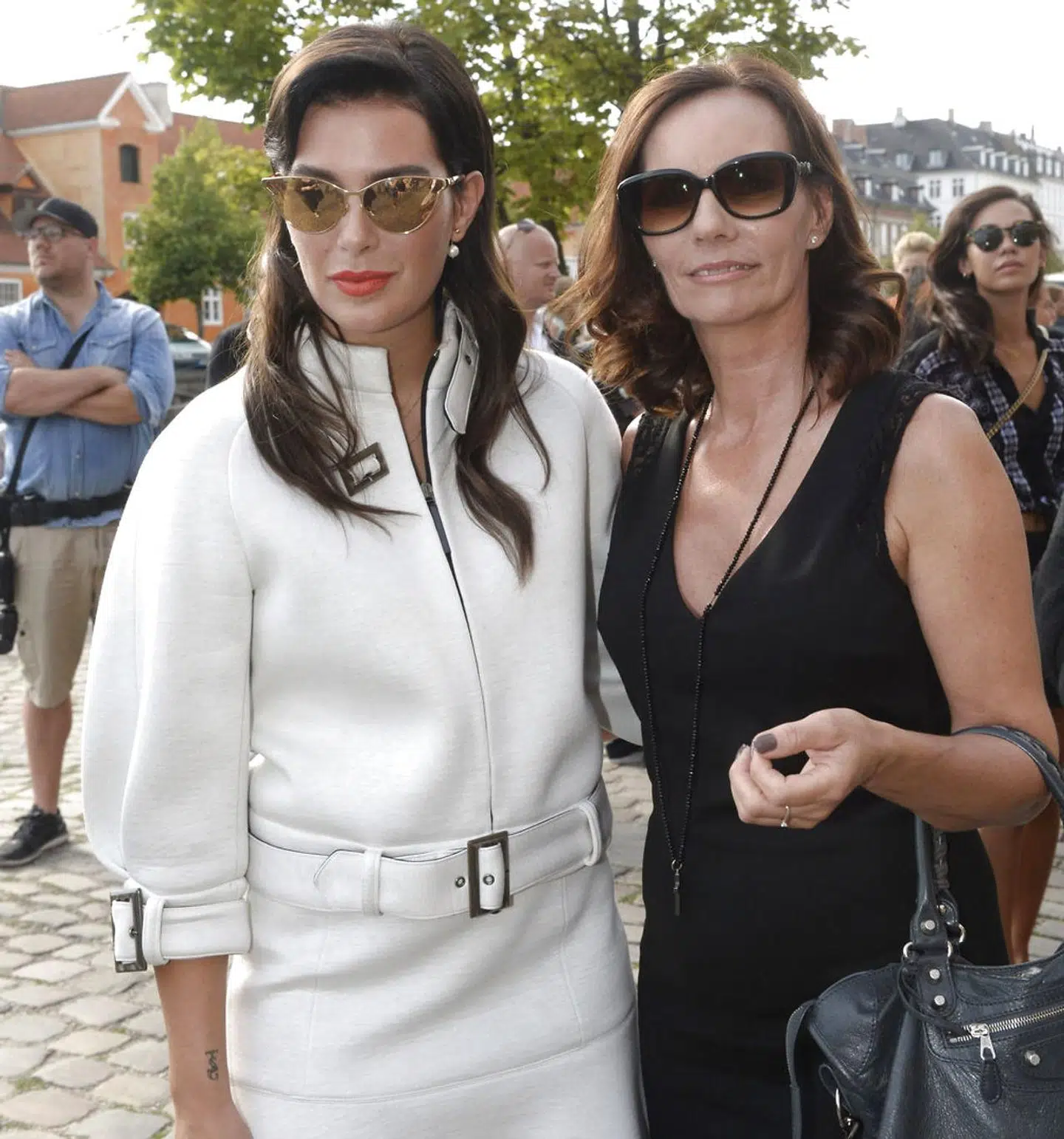 Michala Kjær (tv.) med mor Janni Spies til Copenhagen Fashion Week i 2014.