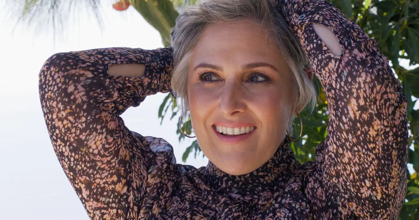 Ricki Lake efter behandlingen hos Hårklinikken.