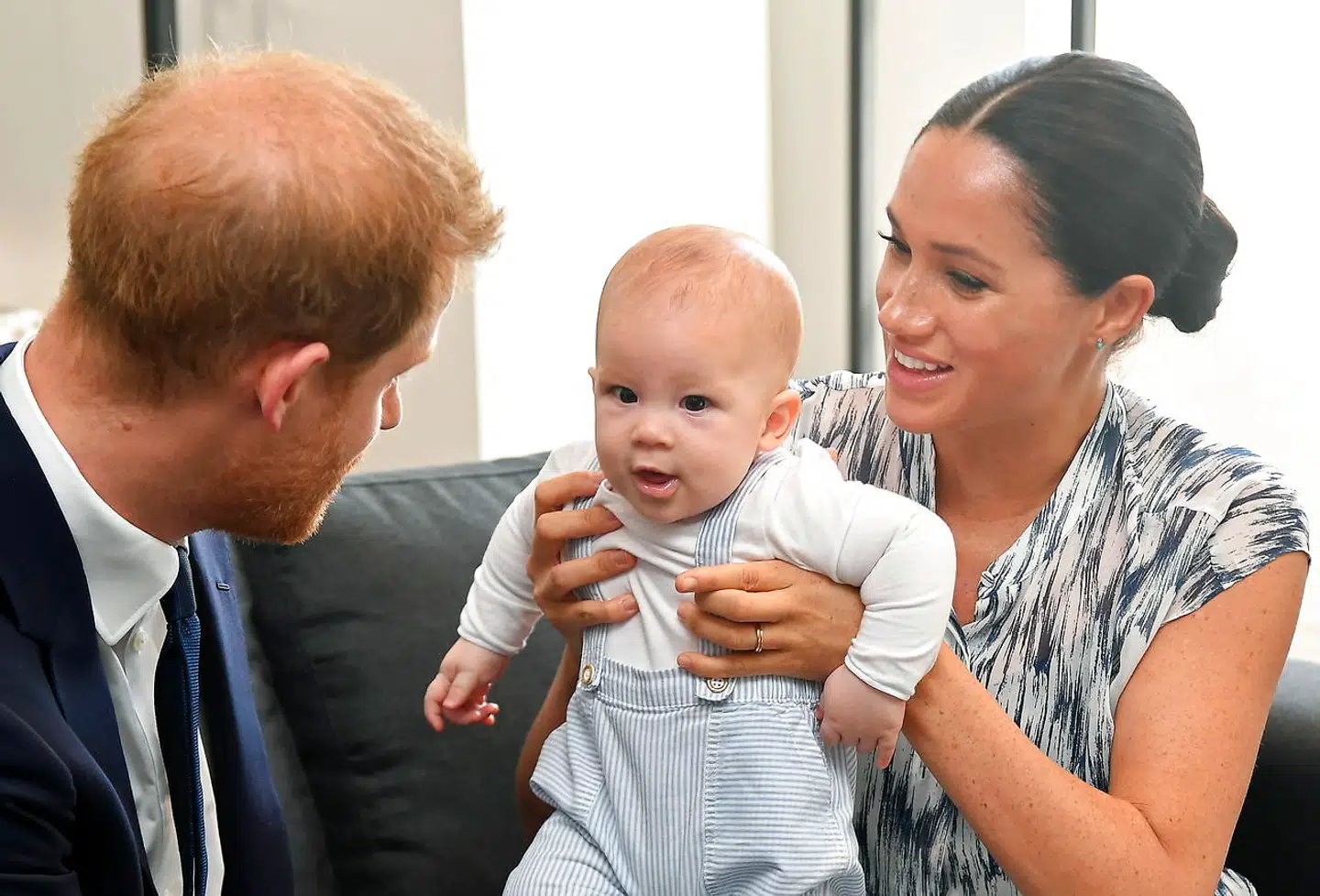 Prins Harry, hertuginde Meghan og deres søn Archie.