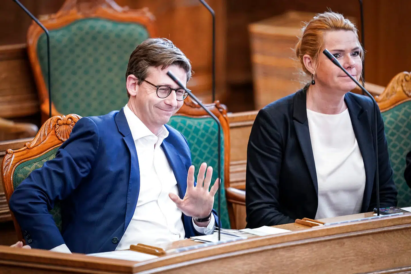Der er formentlig ikke den varmeste stemning mellem Karsten Lauritzen og Inger Støjberg længere. Hun er i hvert flad ikke tilfreds med hans håndtering af hendes fravær.