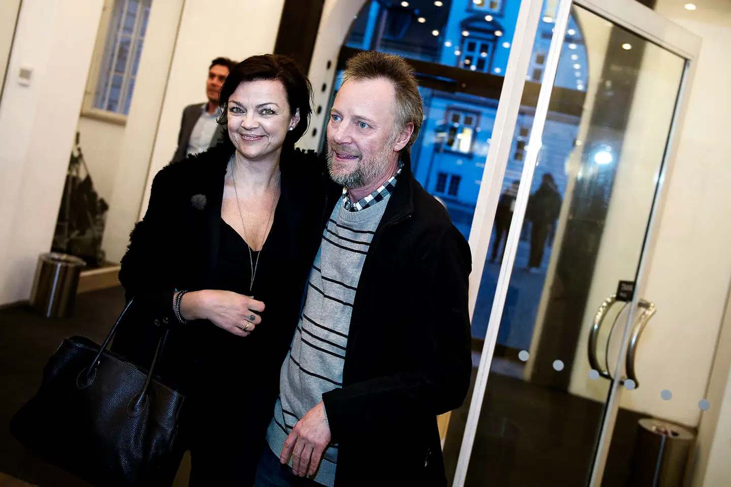 Frits Helmuth var gift tre gange og fik børrn i alle tre ægteskaber. Her halvsøskende Mikael og Pusle Helmuth på vej til premiere på filmen 'Frits Helmuth'.