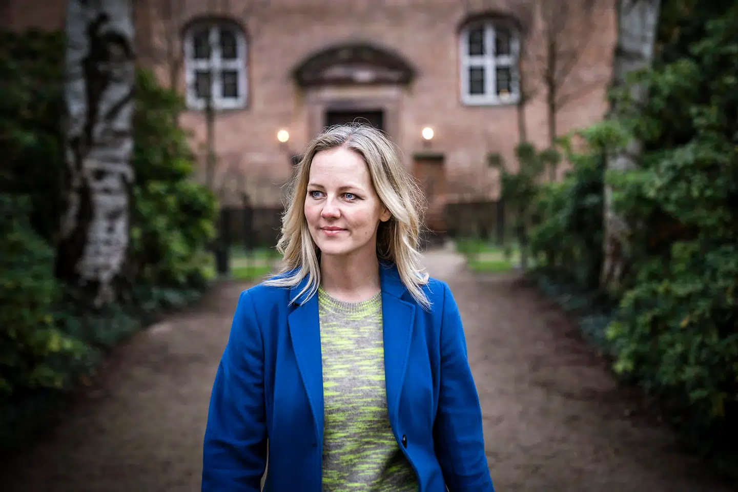 Ida Auken (R) i Det Kongelige Biblioteks Have, også kaldet Bibliotekshaven, ved Christiansborg.