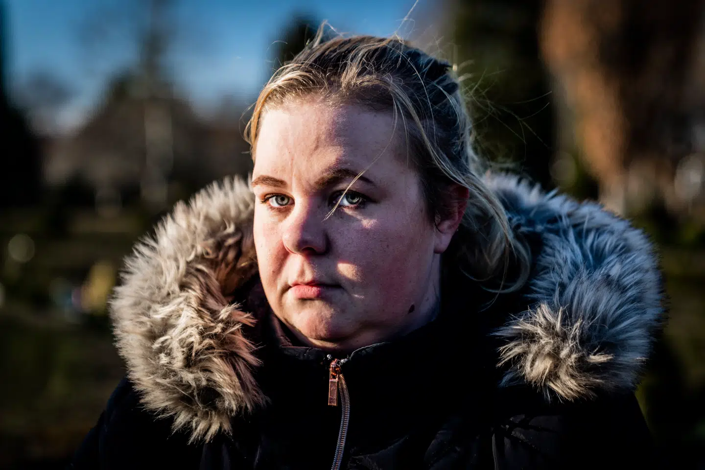 22-årige Cecilie Wichmann er meget vred på vagtlægen, der ikke vil se hendes mor en blodprop i den ene lunge. Foto: Rasmus Laurvig/ Byrd