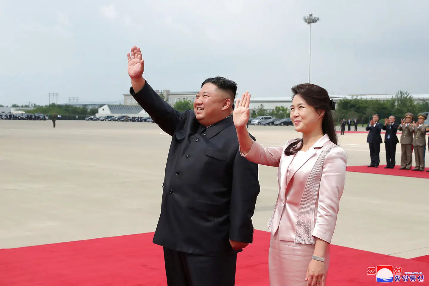 Her ses Kim Jong-un og Ri Sol-ju sammen i juni 2019.