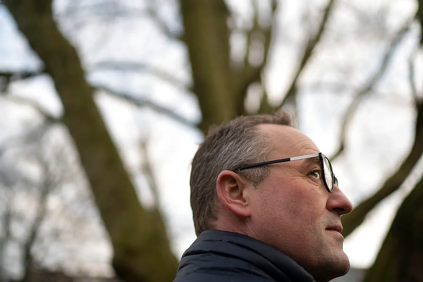 »Jeg elsker min flagstang. Og jeg har Dannebrog og et EU-flag. Jeg fik at vide af flagfirmaet, at jeg var den eneste privatperson i Danmark, der har et EU-flag. Det flager jeg med en gang imellem, og så sidder folk ude på søen og truer af mig. Det gør det kun endnu sjovere.«