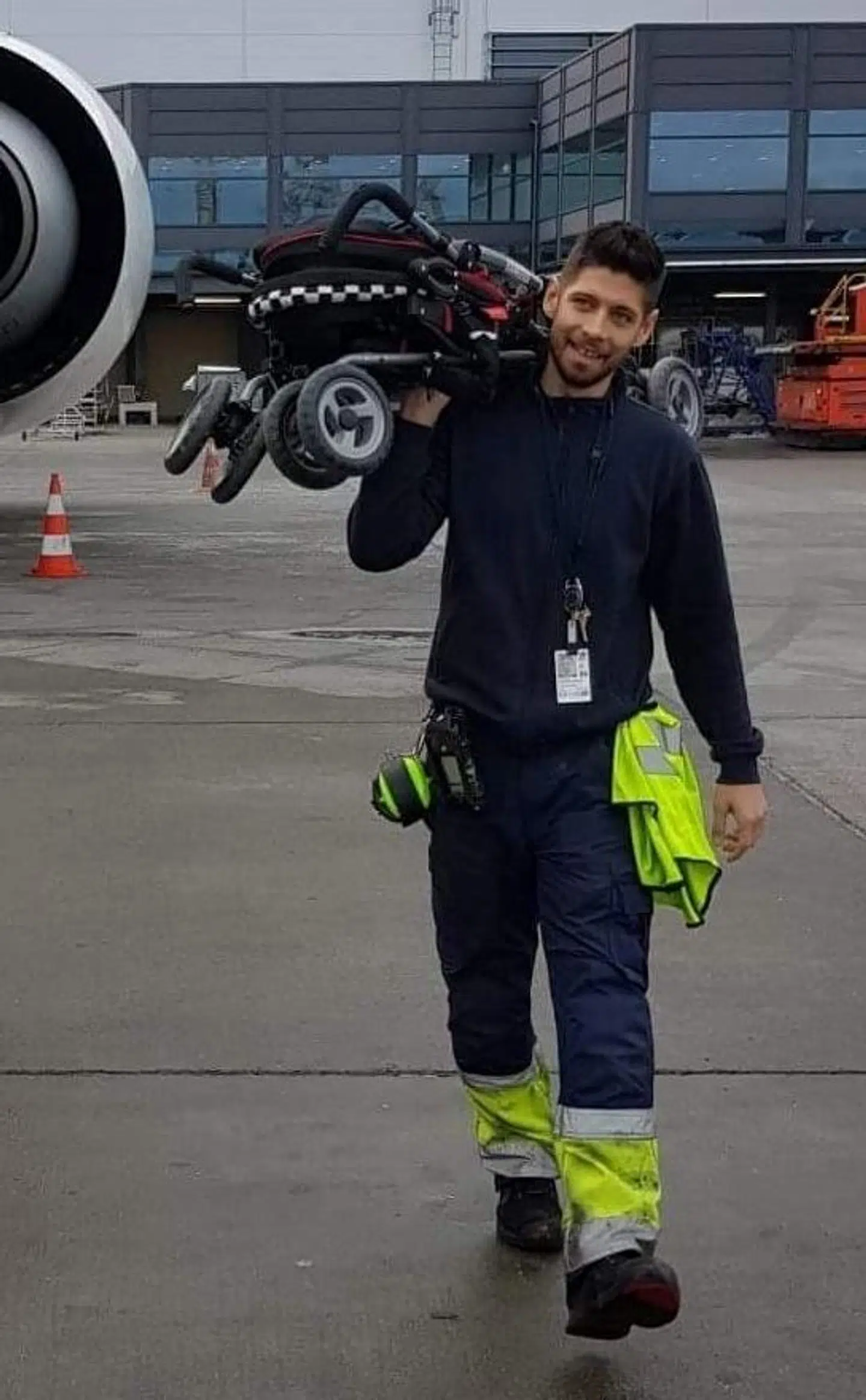 Benjamin Rasmussen Nikkhah konstaterede hurtigt, at de to gutter ikke kunne vente på at dagpengesystemet fik dem i job. Så han hankede op i sin kammerat.