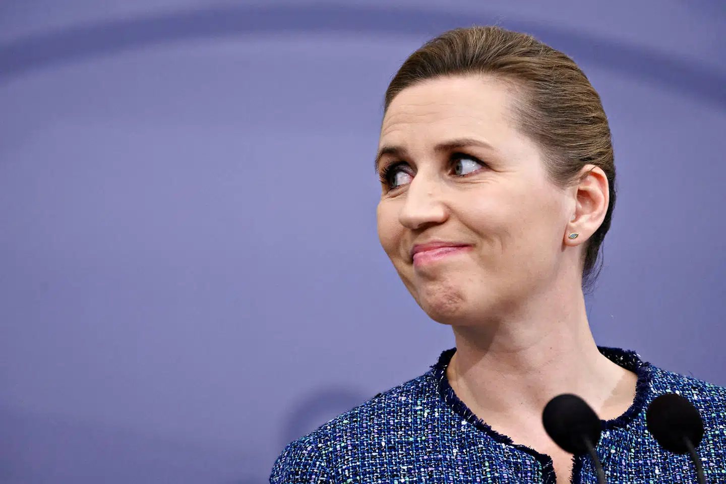 »I kombination med den tætte styring og kontrol af covid-19-håndtering, som Statsministeriet udøver fra og med 27. februar tyder fraværet af alternative ophav til nedlukningsplanen på, at den plan for nedlukning, som udmeldes på pressemødet i Statsministeriet den 11. marts i al væsentlighed er konciperet i Statsministeriet«, hedder det i rapporten »Håndteringen af covid-19 i foråret 2020«.