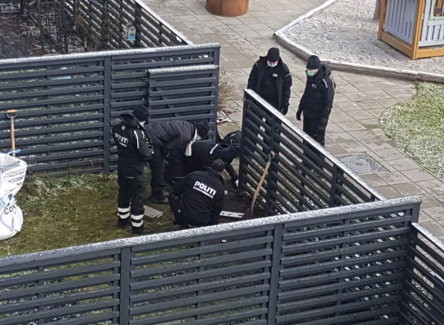 Politiet graver i Ishøj.