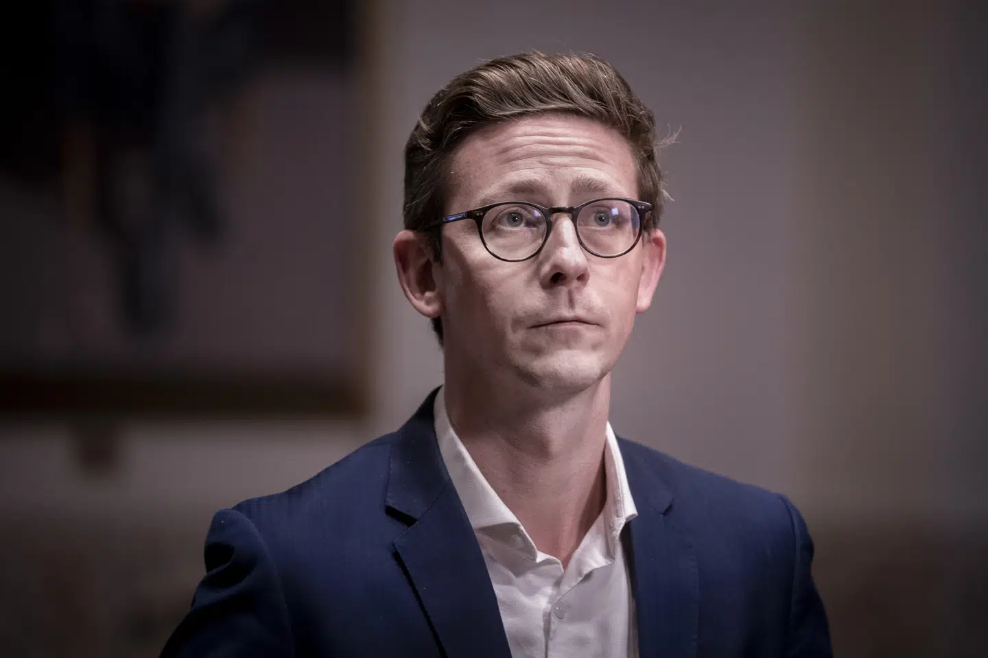 Ifølge den tidligere skatteminister Karsten Lauritzen ville det være forkert, hvis der ikke var lighed for loven, selv om man sidder i samme parti. Derfor skal hans partifælle Inger Støjberg for en rigsret. Det fastslog Lauritzen torsdag i Folketingssalen. (Arkivfoto) Liselotte Sabroe/Ritzau Scanpix