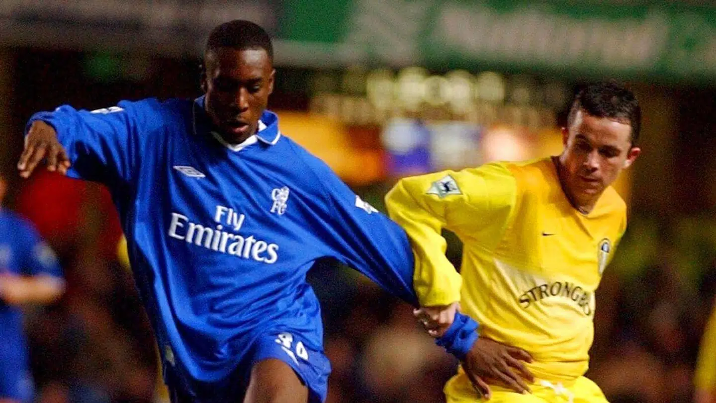 Carlton Cole (tv.) i aktion mod Leeds i 2003. I løbet af sin karriere spillede han blandt andet også for West Ham, Aston Villa og Charlton.