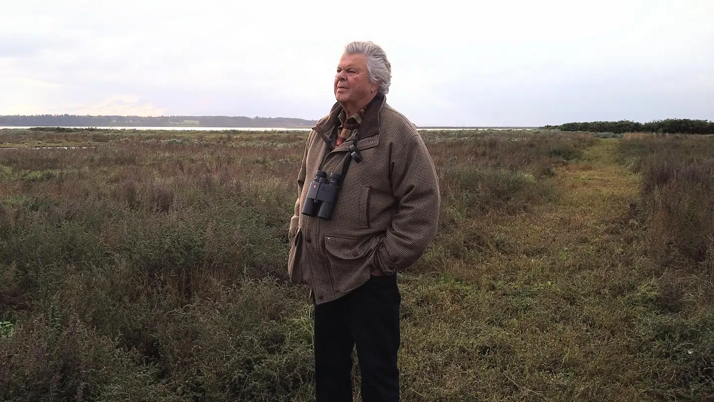 »Jeg skal ikke have havudsigt. Jeg skal have natur. Det er dyrene og sådan noget, der interesserer mig.«»Min kone skal have havudsigt. Glem det«, siger Christian Kjær i dokumentaren.