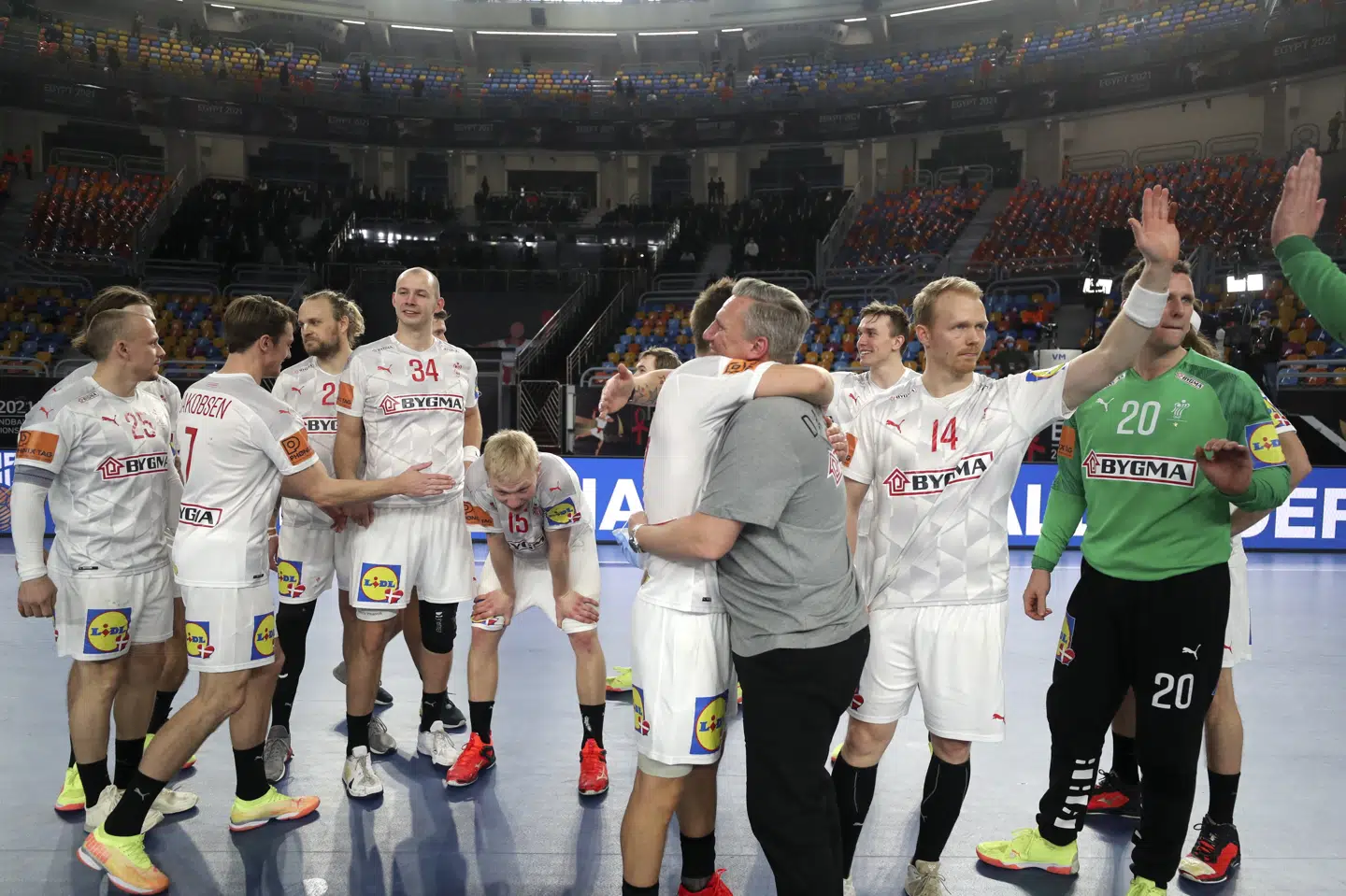 Landstræner Nikolaj Jacobsen kunne kramme og ånde lettet op efter det store håndboldgys mod Egypten. Mohamed Abd El Ghany / Pool/Reuters