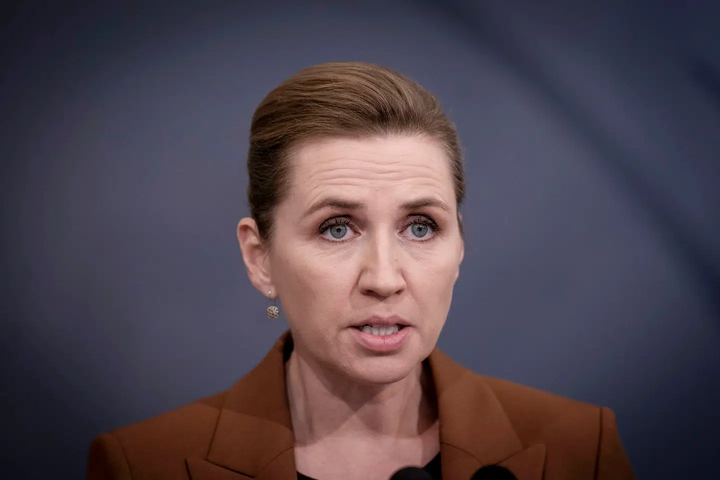 Statsminister Mette Frederiksen gav 4. november over 1.100 minkavlere besked på at aflive alle mink hurtigst muligt. Årsagen var, at coronavirussen var muteret i mink, hvilket kunne være til fare for virkningen af en vaccine. Foto: Liselotte Sabroe/Ritzau Scanpix.