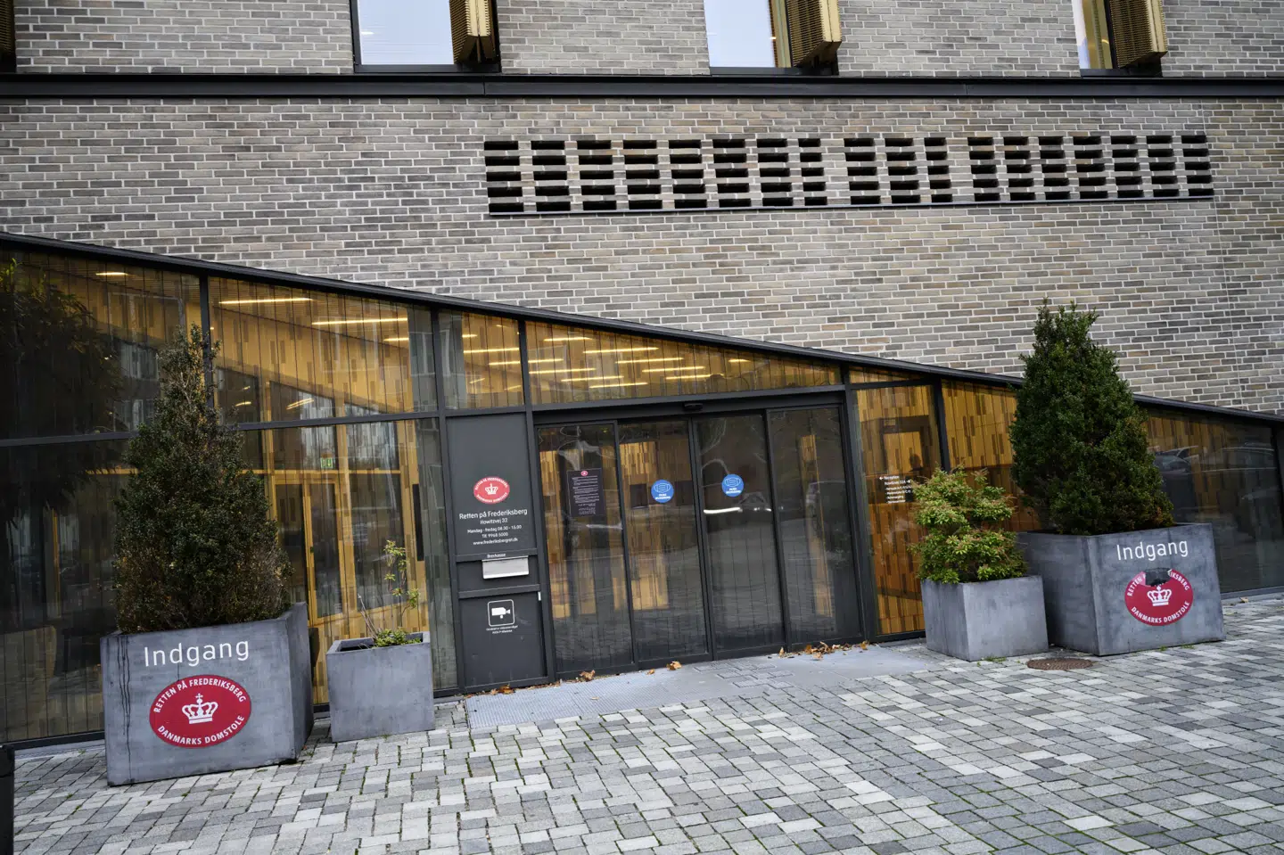 I september sidste år blev en 18-årig mand dræbt af et skud i hovedet. Ingen tiltales for drabet, men en 14-årig mistænkt, som er under den kriminelle lavalder, stilles for Ungdomskriminalitetsnævnet. En 16-årig mistænkt havde ifølge anklagemyndigheden intet med drabet at gøre, men ventes i retsmøde i Retten på Frederiksberg at erkende ulovlig våbenbesiddelse.(Arkivfoto). Philip Davali/Ritzau Scanpix