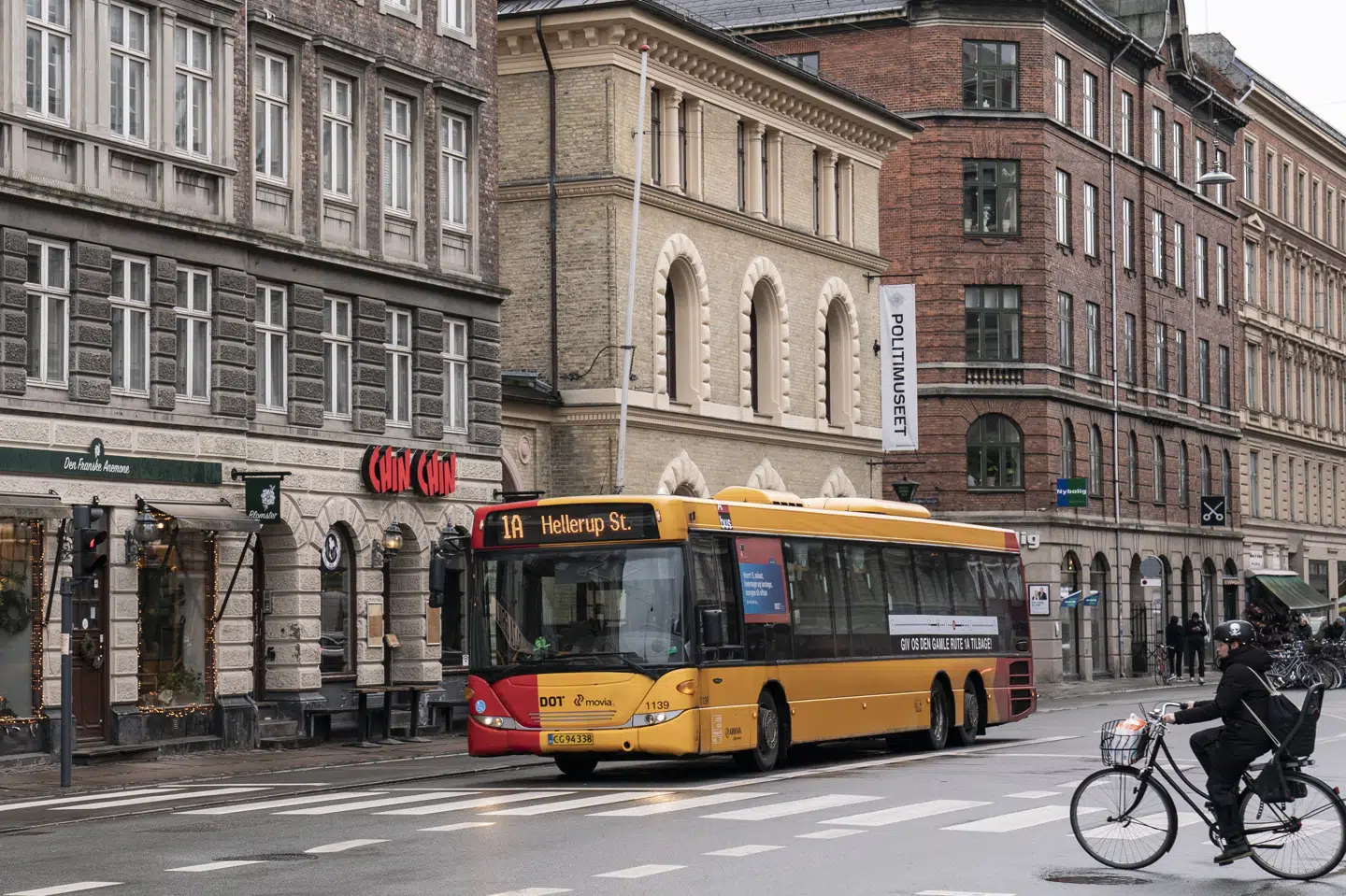 En dommer undgik i en bus at få en bøde, da hun sagde til kontrollør, at hun var dommer. Siden gik hun over stregen i afhøringen af en anden kontrollør i retten. (Arkivfoto). Niels Christian Vilmann/Ritzau Scanpix