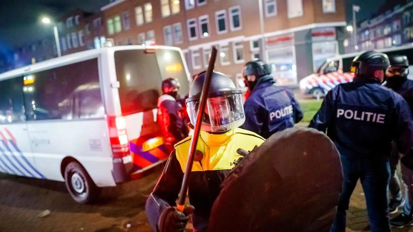 Også i det centrale Amsterdam var der sammenstød mellem politi og demonstranter.