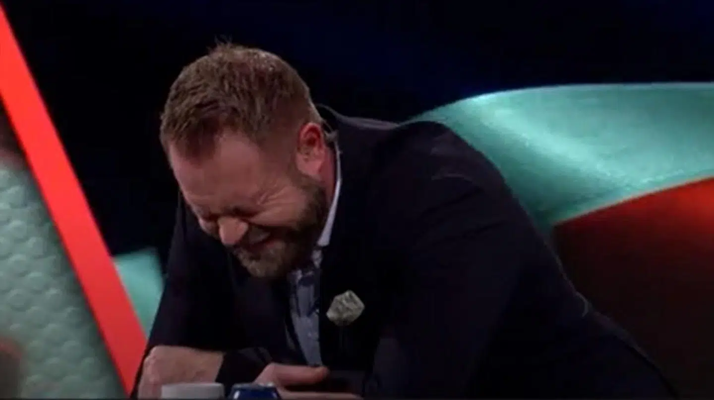 Joachim Boldsen knækkede sammen af grin, da Ole Erevik var igennem.