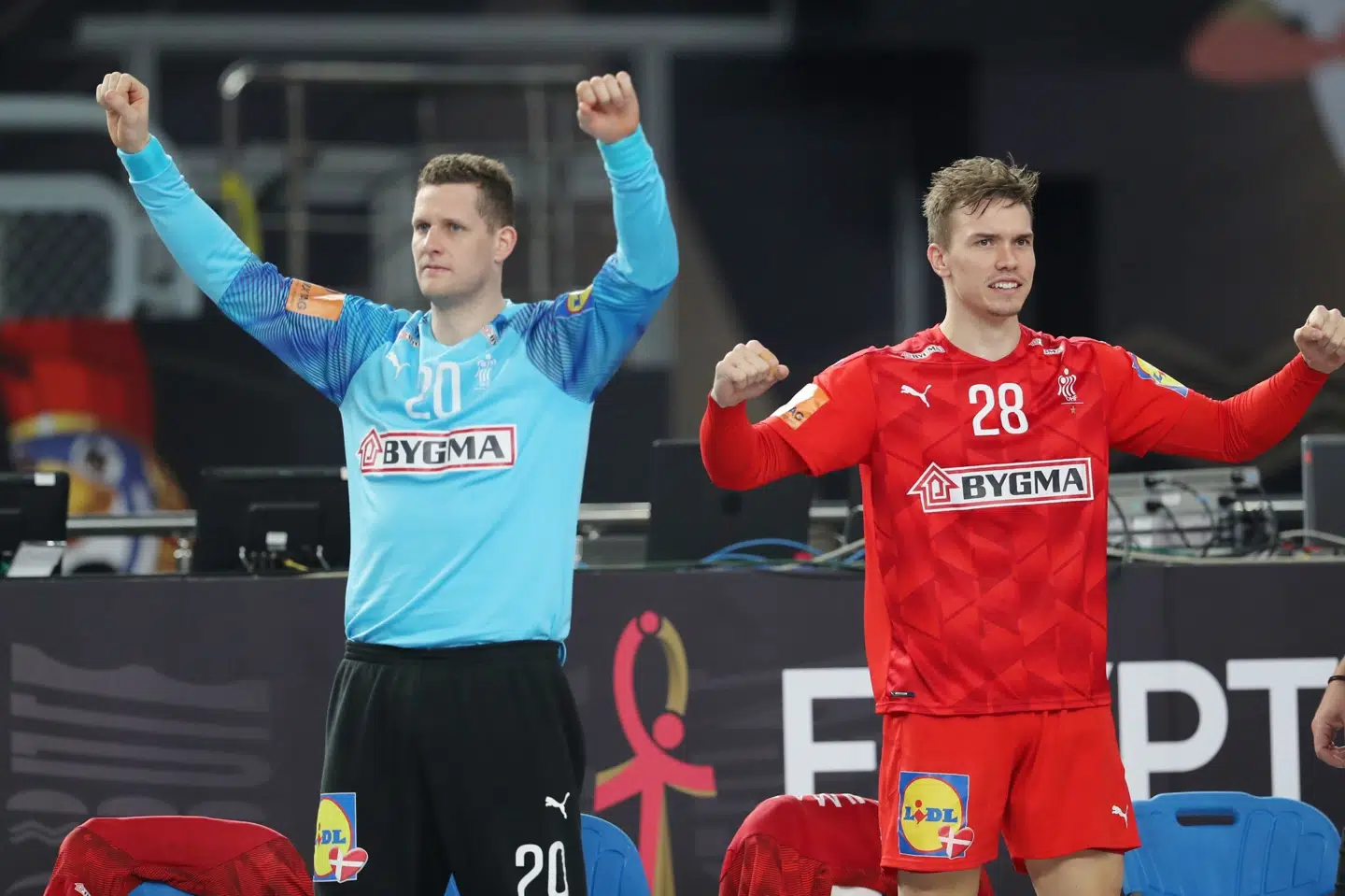 Kevin Møller (til venstre) blev sendt på banen mod Kroatien, da Niklas Landin slog sig i første halvleg. I målet viste Møller storspil i anden halvleg. Mohamed Abd El Ghany/Reuters