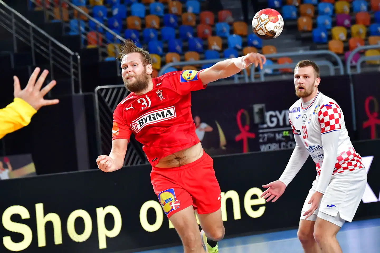 KAIRO 20210125 Danmarks Nikolaj Oris Nielsen under måndagens match i handbolls-VM, mellanrundan grupp 2, mellan Danmark och Kroatien på Cairo Stadium Sports Hall. Foto: Jonas Ekströmer / TT / kod 10030. (Foto: 10030 Jonas Ekströmer/TT/Scanpix 2021)
