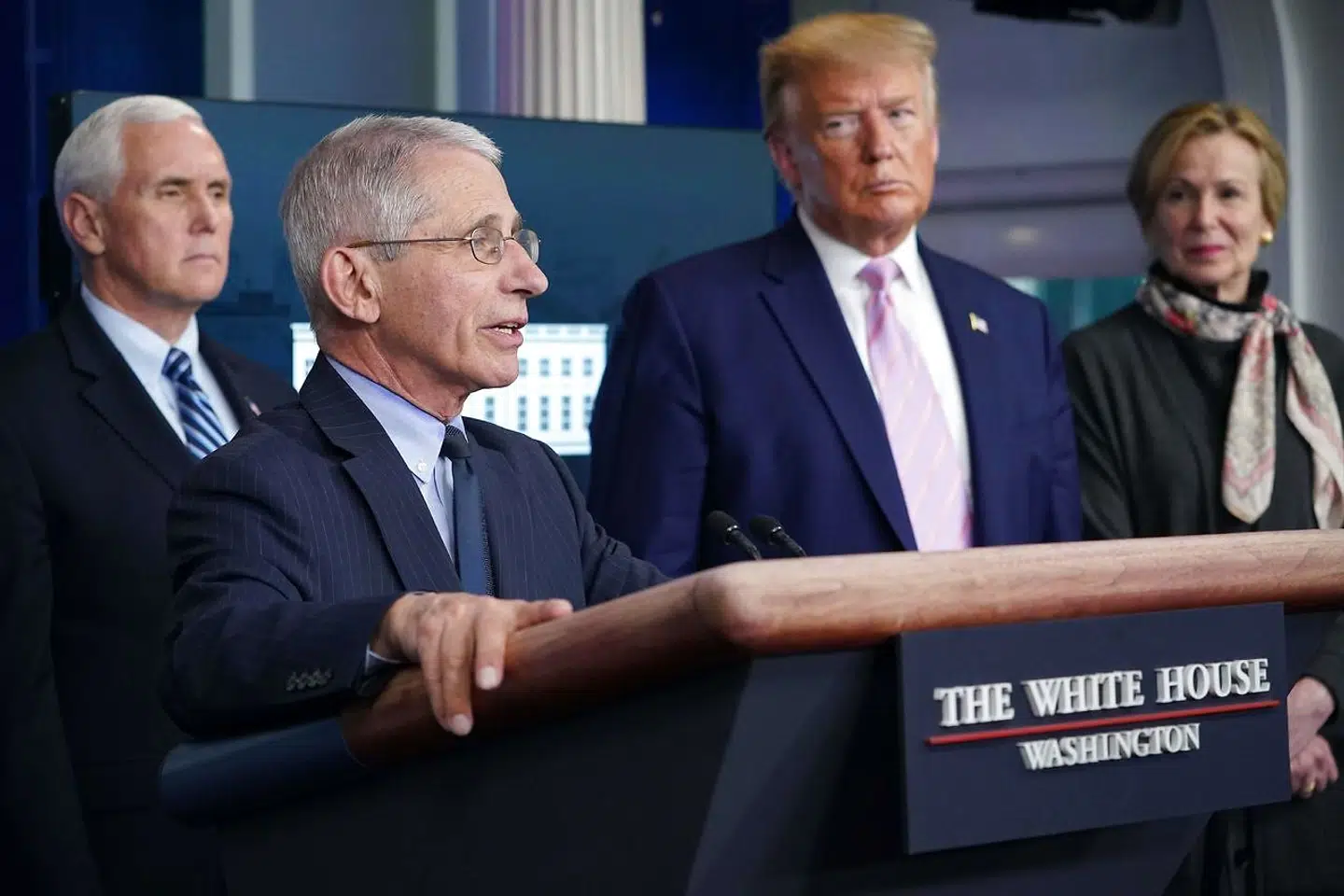 ARKIVFOTO af Anthony Fauci. I baggrunden Donald Trump, Mike Pence og Deborah Birx.