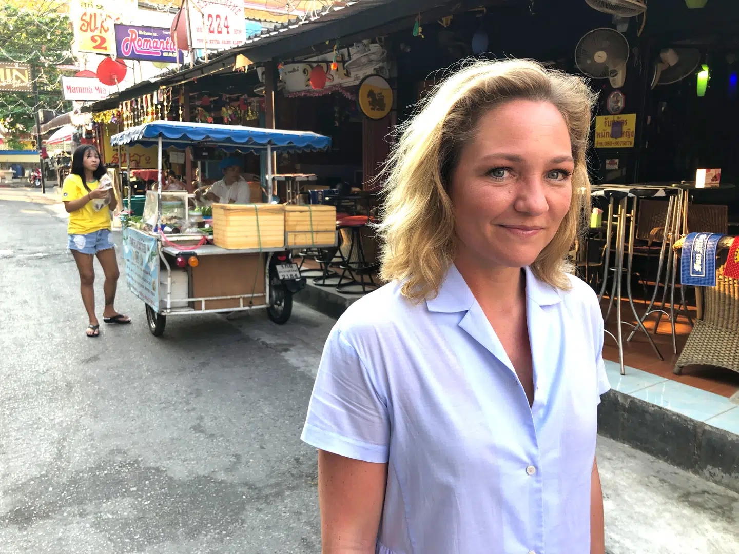 Takket være sit arbejde, har Mette Frisk gennem årene fået dækket en del af behovet for at rejse. Her er hun på optagelse til den populære DR-serie 'Forsvundne arvinger'.