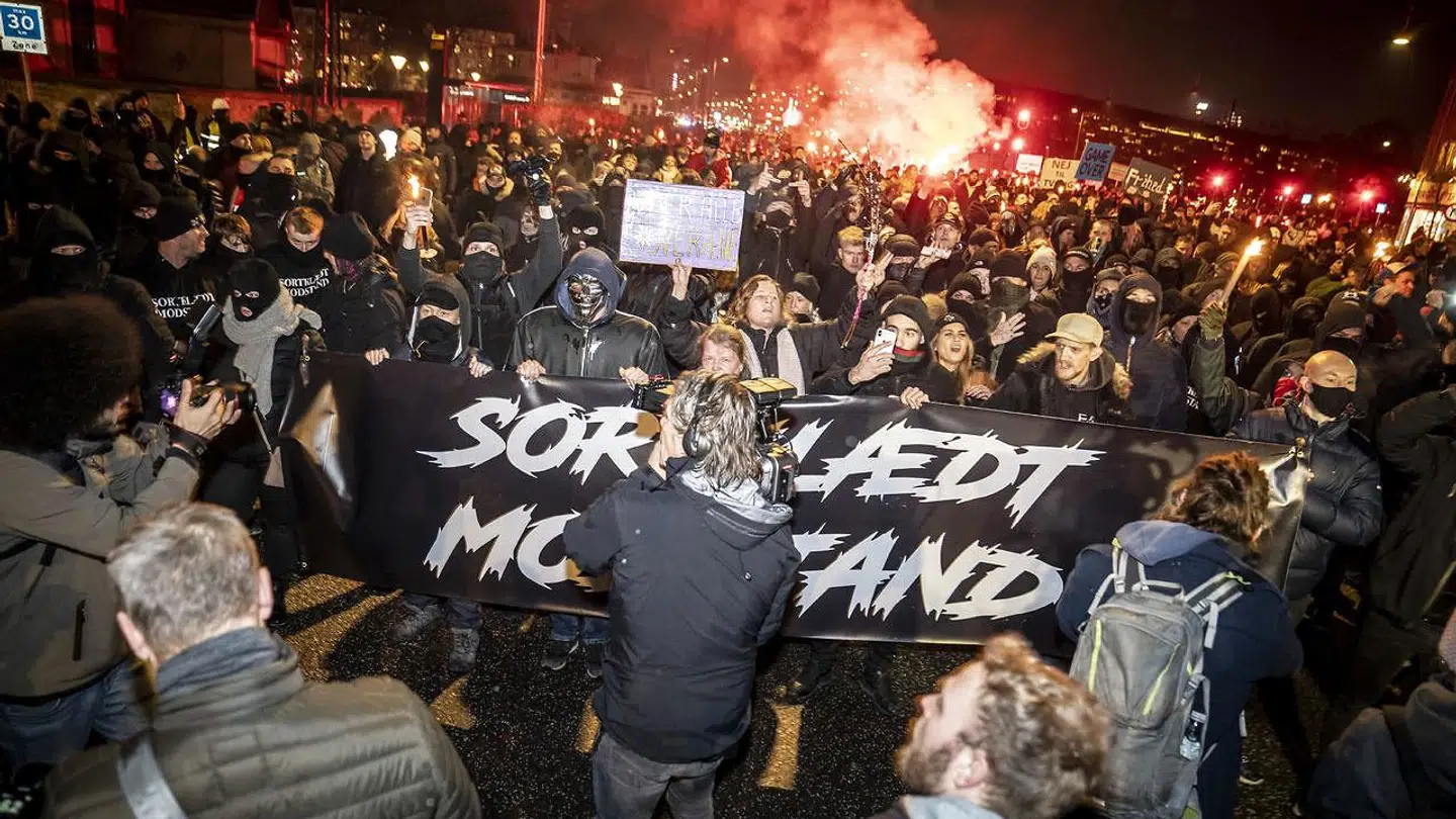 Gruppen Men in Black afholder demonstration i København, lørdag den 23. januar 2021.