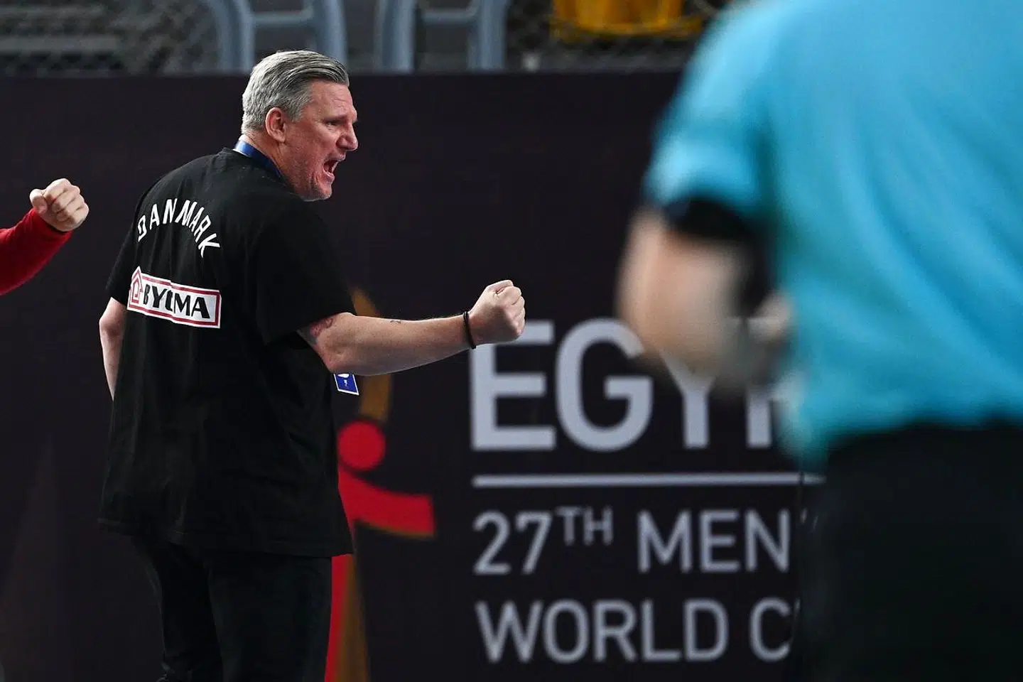 Denmark's coach Nikolaj Jacobsen reacts during the 2021 World Men's Handball Championship between Group II teams Denmark and Qatar at the Cairo Stadium Sports Hall in the Egyptian capital on January 21, 2021. (Photo by Anne-Christine POUJOULAT / POOL / AFP)