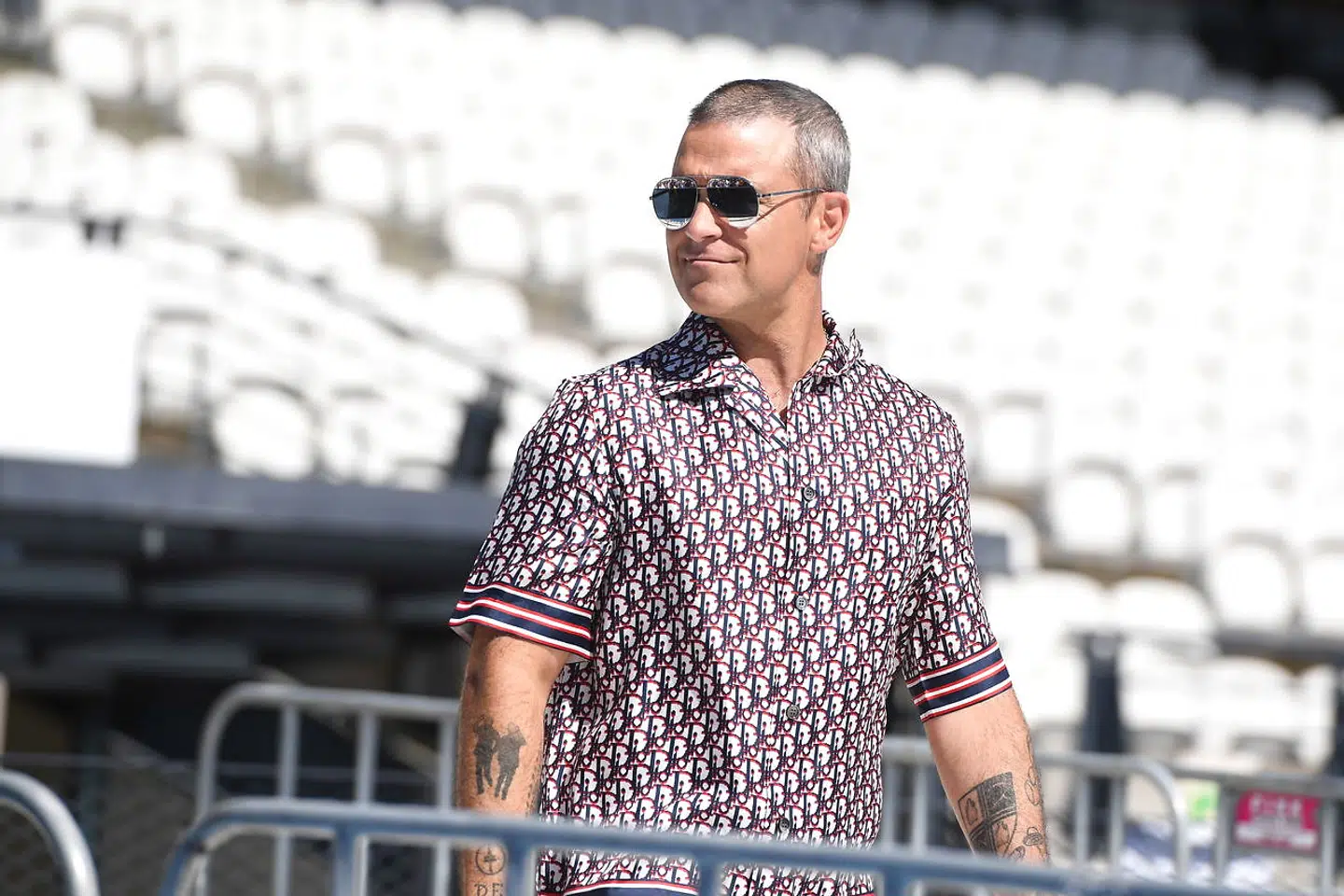Robbie Williams da han den 12. marts - kort før Corona lukkede verden ned - ankom til Melbourne, hvor han skulle optræde den 14. marts. Foto ERIK ANDERSON.