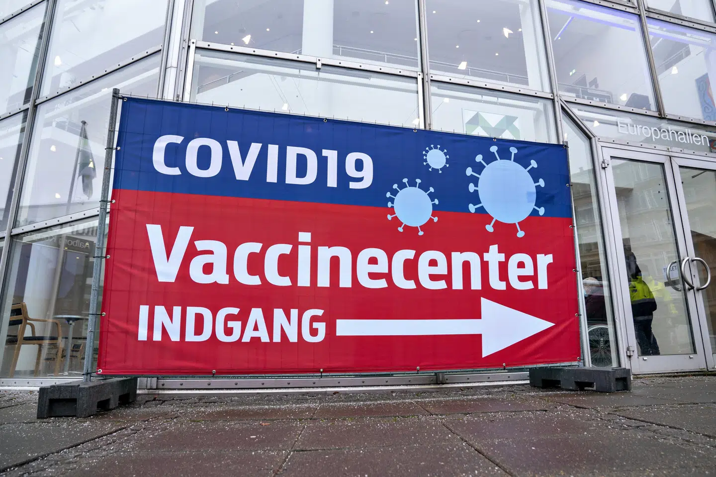 Danmark er gået i gang med at vaccinere befolkningen mod covid-19. Brancheorganisation frygter, at der kan opstå flaskehalsproblemer og vil have private aktører tænkt ind i arbejdet. (Arkivfoto) Henning Bagger/Ritzau Scanpix