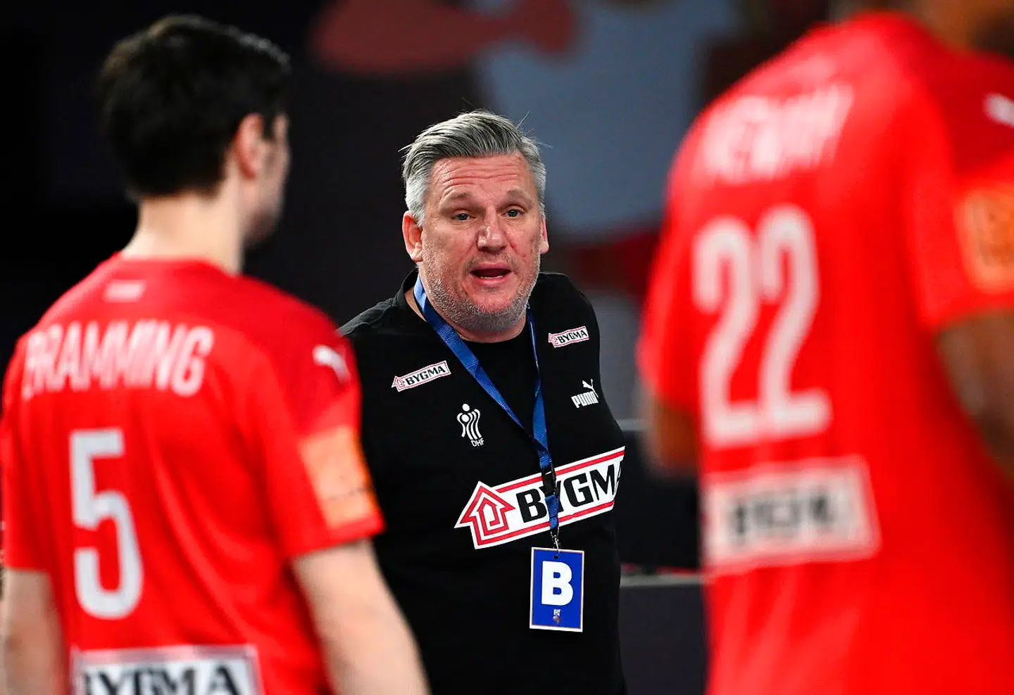 epa08956331 Denmark head coach Nikolaj Bredahl Jacobsen reacts during the match between Denmark and Qatar at the 27th Men's Handball World Championship in Cairo, Egypt, 21 January 2021. EPA/Anne-Christine Poujoulat / POOL
