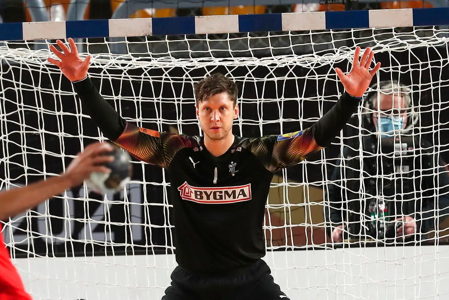 epa08956429 Denmark goalkeeper Niklas Landin Jacobsen in action during the match between Denmark and Qatar at the 27th Men's Handball World Championship in Cairo, Egypt, 21 January 2021. EPA/Mohamed Abd El Ghany / POOL