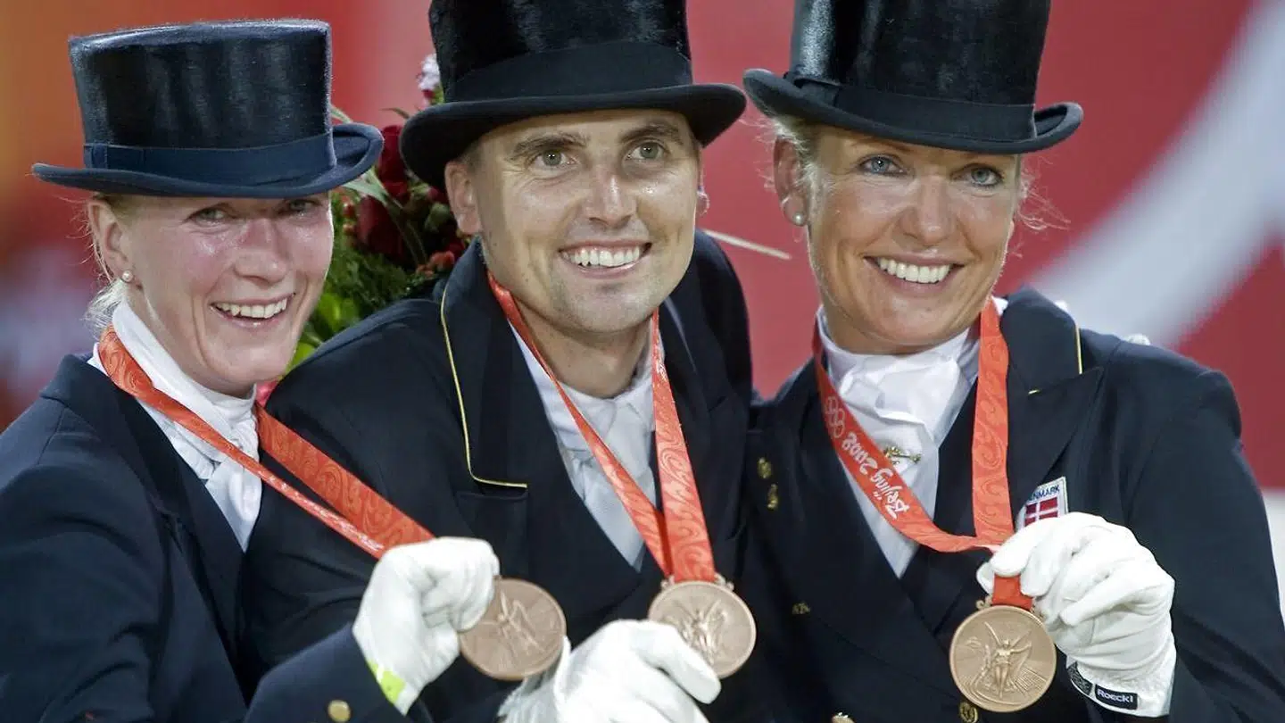 Andreas Helgstrand (i midten), Nathalie Zu Sayn-Wittgenstein (tv.) og Anne van Olst, da de i 2008 vandt OL-bronze for hold.