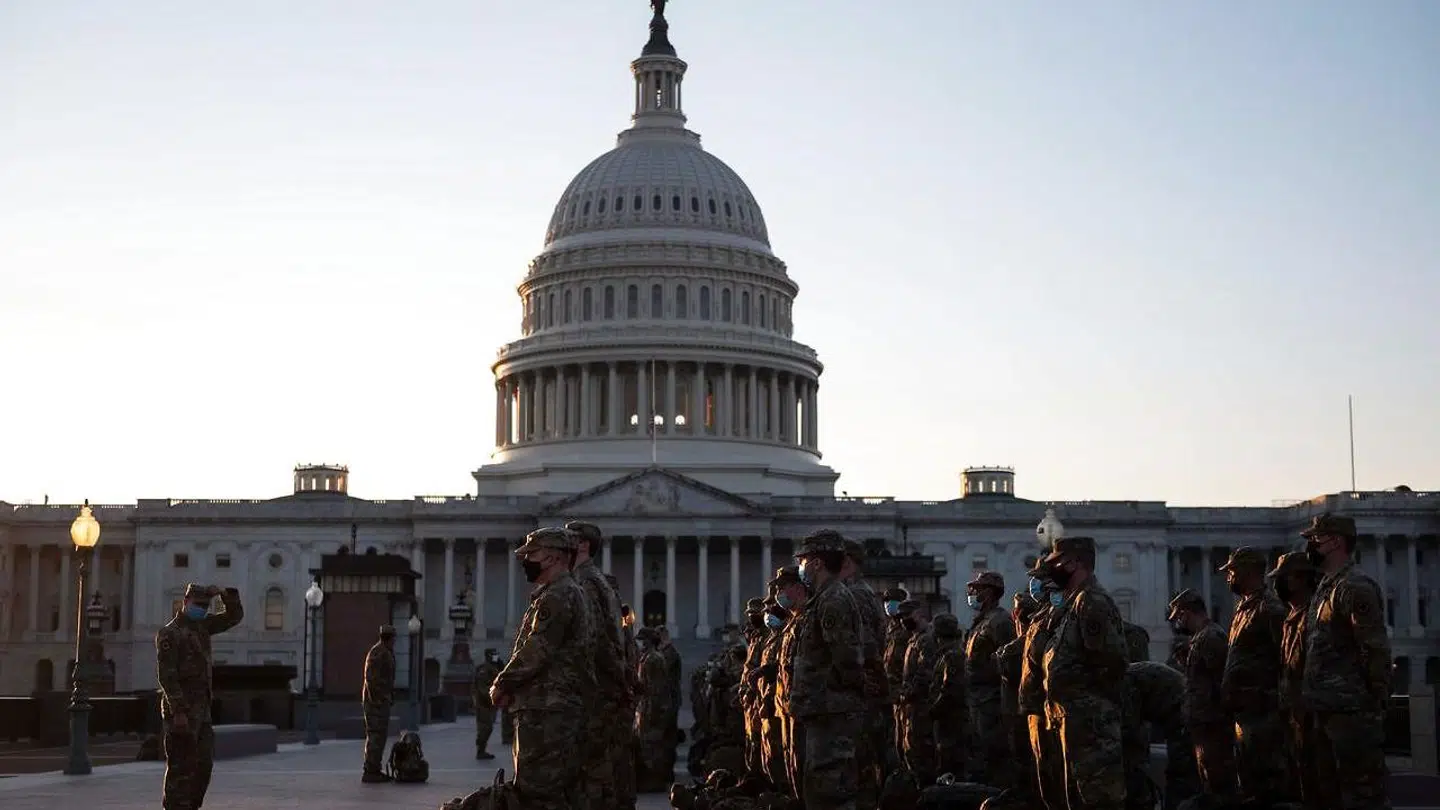 Generalstaben i USA minder soldater i alle værn om, at militæret skal forsvare landets forfatning. Der er ikke plads til ekstremisme i militæret, lyder det.