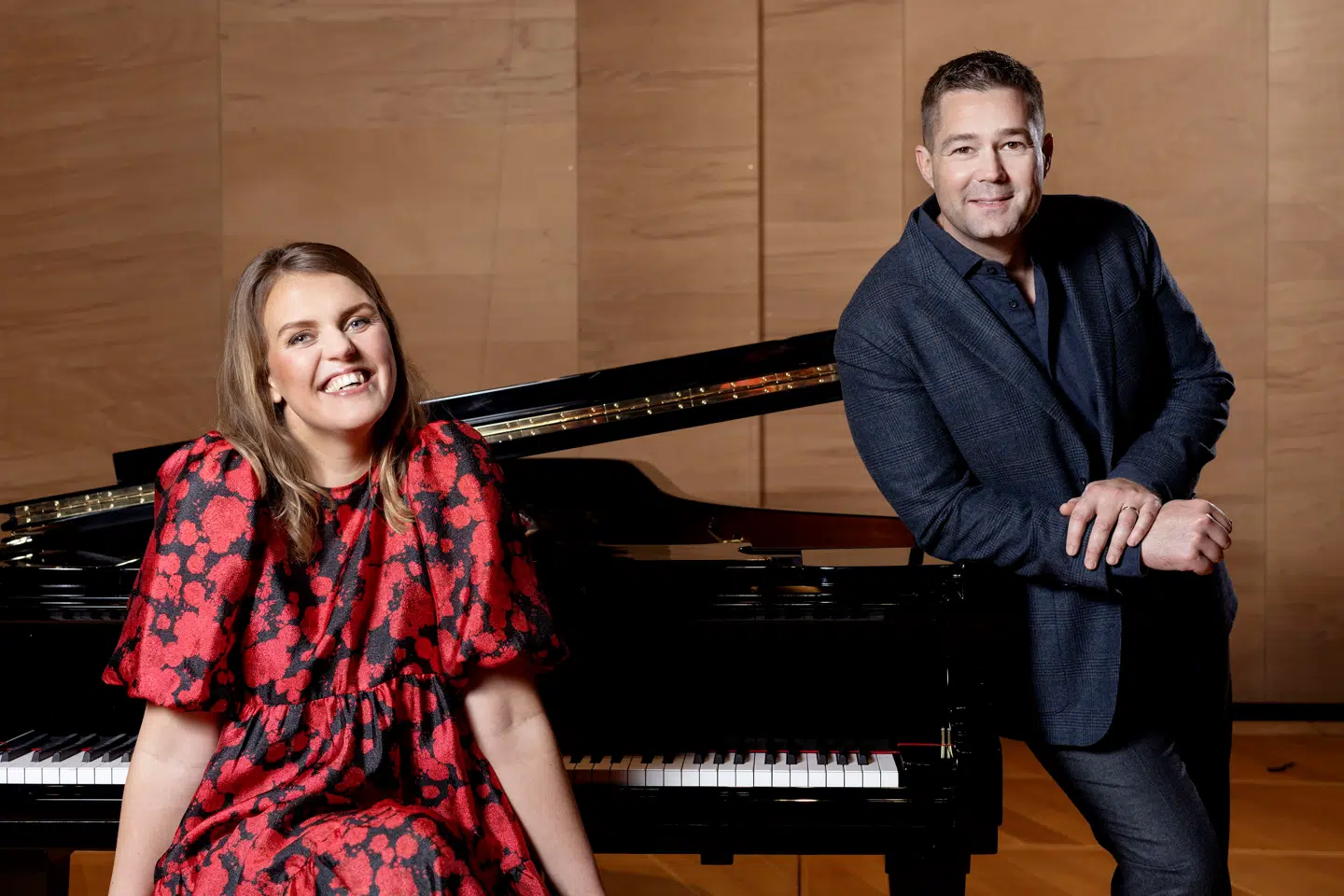 Fra 22. januar er det Johannes Langkilde, som sammen med Katrine Muff skal sørge for, at danskerne får 'Fællessang – hver for sig'.