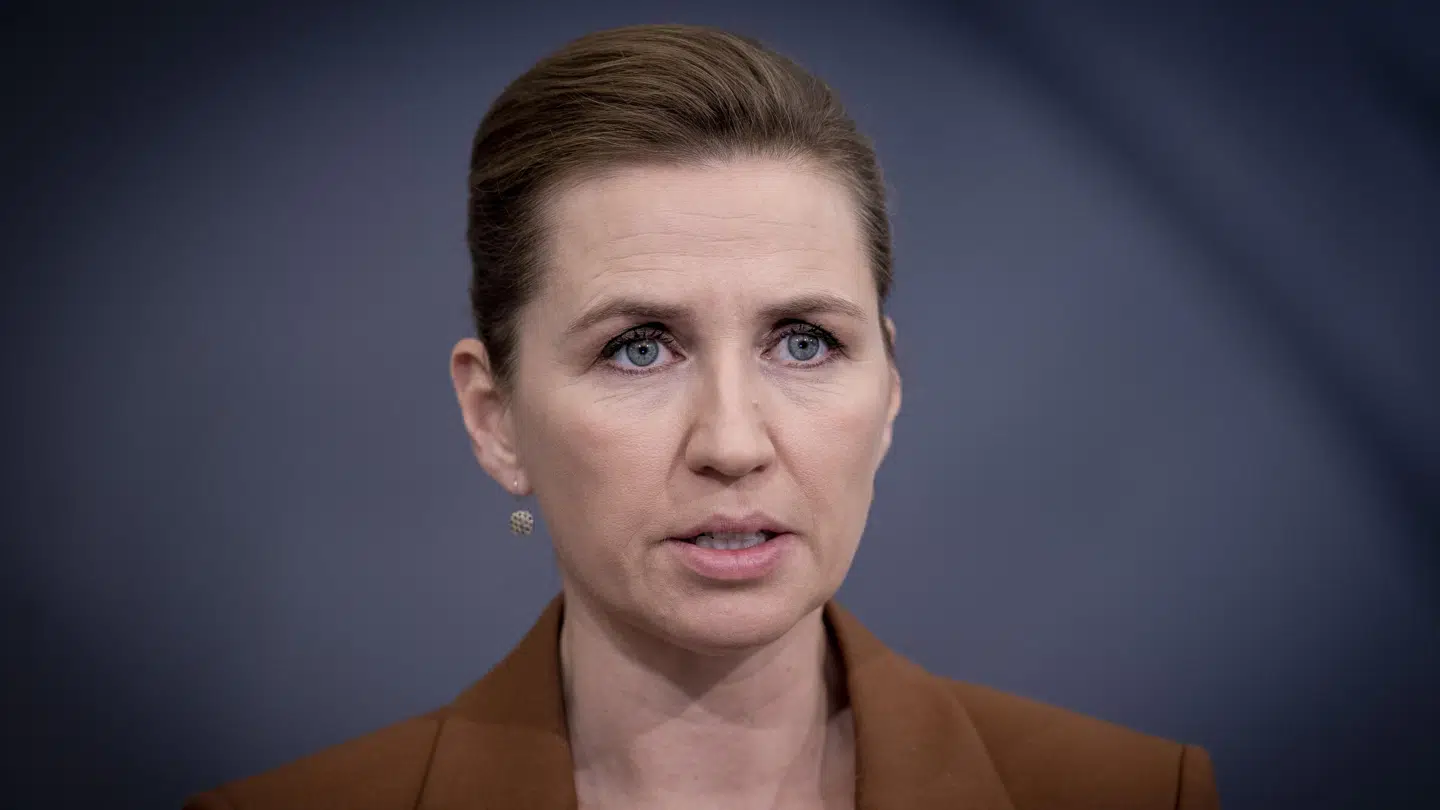 - Vi risikerer at tabe kontrollen. Vi skal have smitten ned. Vi bliver nødt til at holde fast og kæmpe videre, skriver statsminister Mette Frederiksen (S) på Facebook. Liselotte Sabroe/Ritzau Scanpix